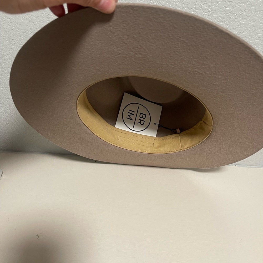 Beige hat never worn - Picture 2 of 2